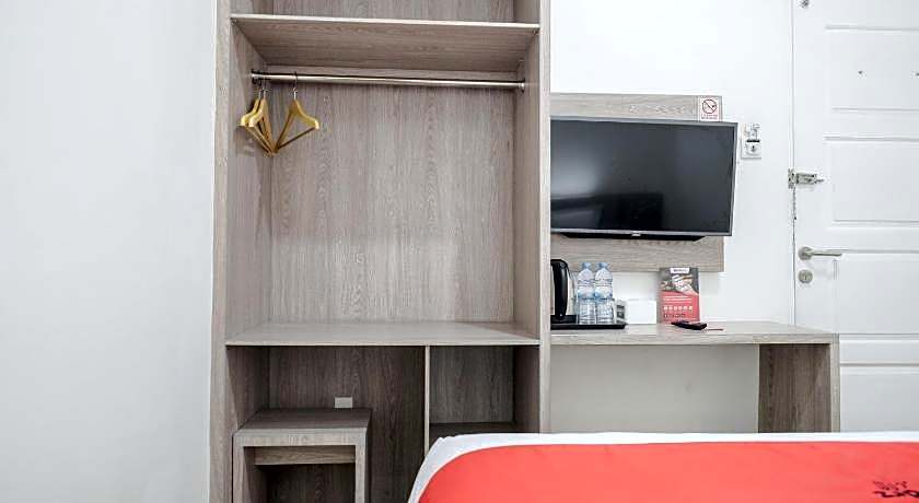 RedDoorz Plus @ Jalan Juanda Medan