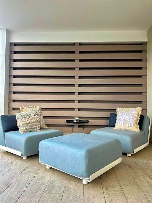 Cheerful Lemon Condo