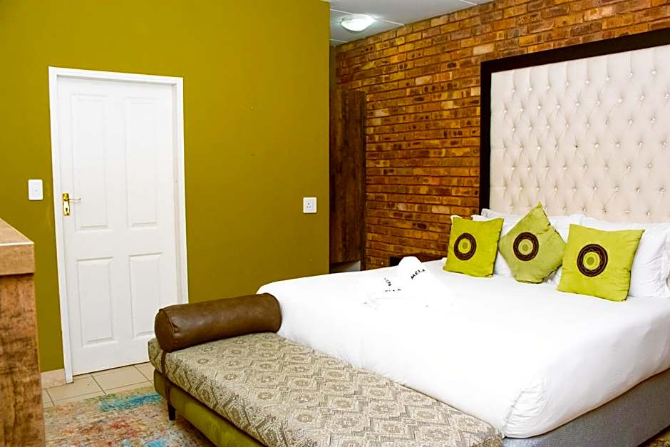 Mela Luxury Game Lodge