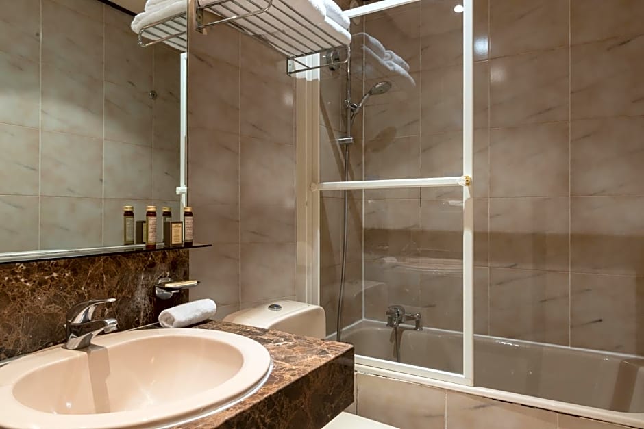 Neuilly Park Hotel