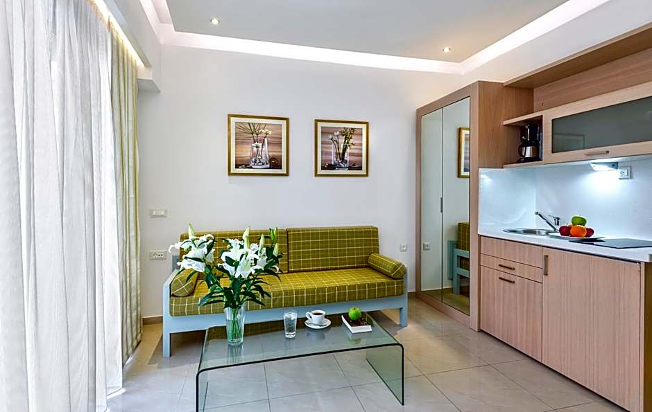 Leonidas Hotel & Apartments