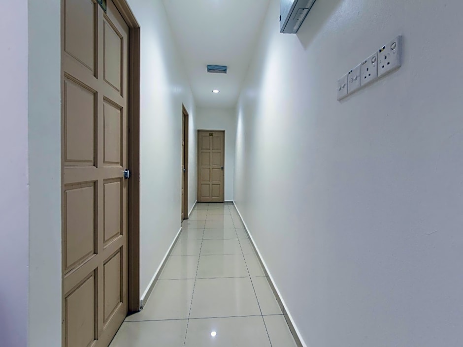 OYO 44072 Mines Cempaka Hotel