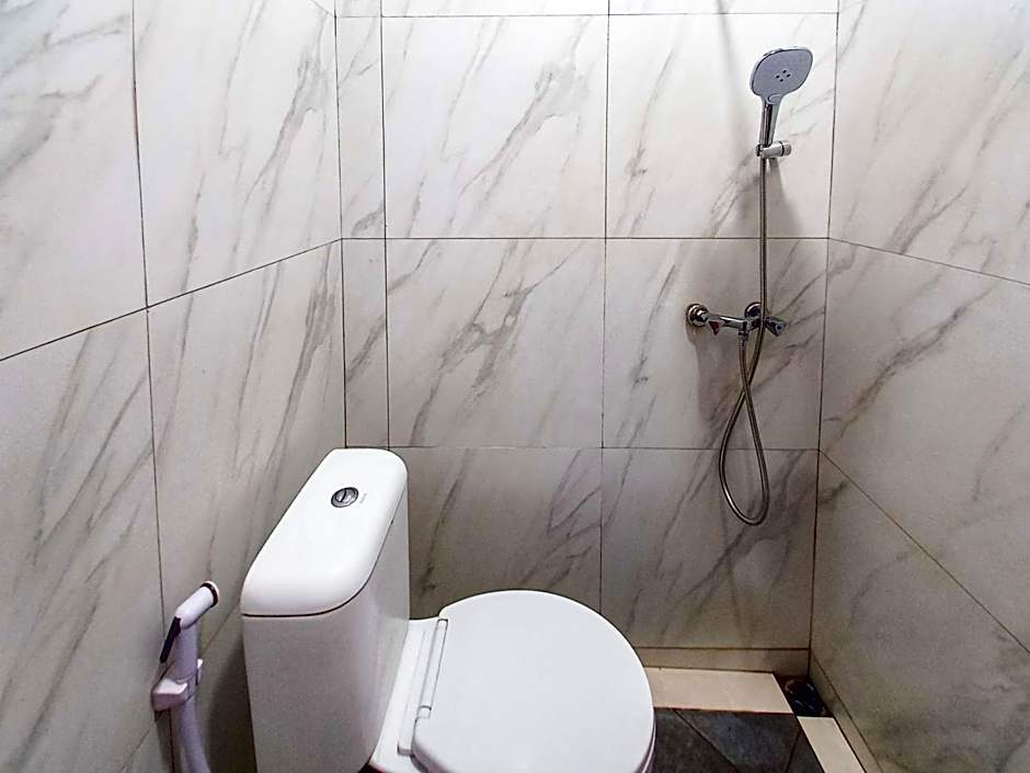 RedDoorz Plus Syariah at Umyas Hotel near Terminal Anjuk Ladang Nganjuk