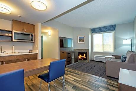 One-Bedroom King Suite with Fireplace