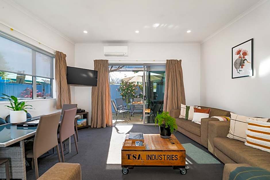 Two Tree Motel & Lodge