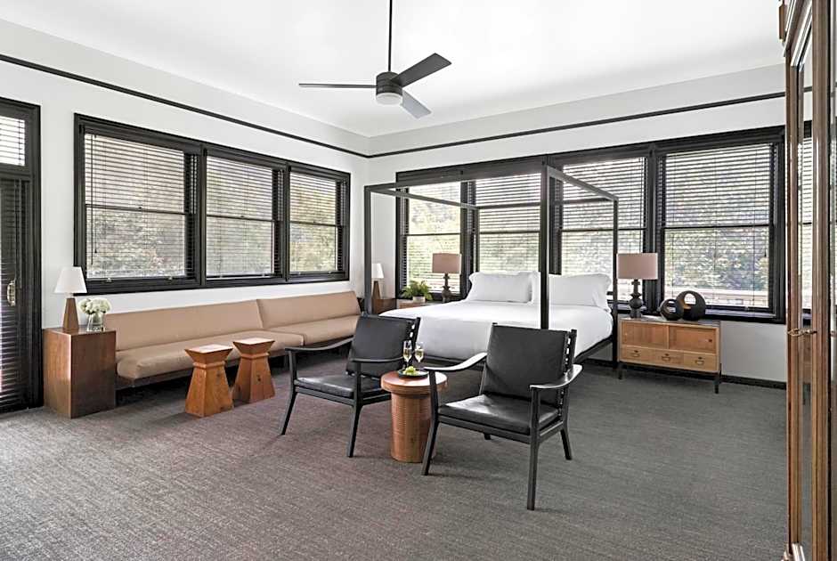 Photo 1 of 5 of Suite