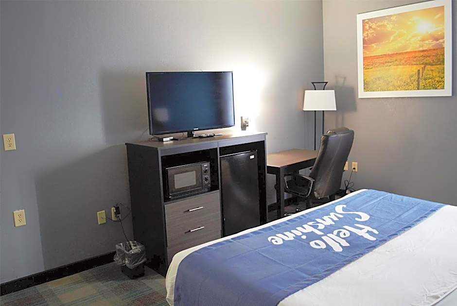 Days Inn by Wyndham Montgomery