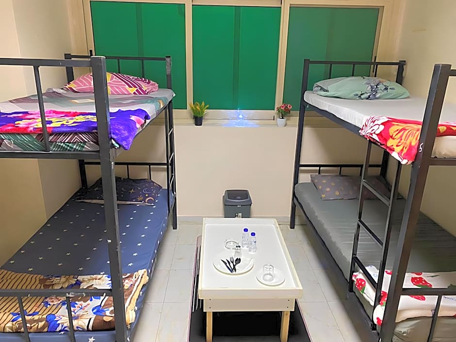 MBZ - Nice Bed Space "MEN"