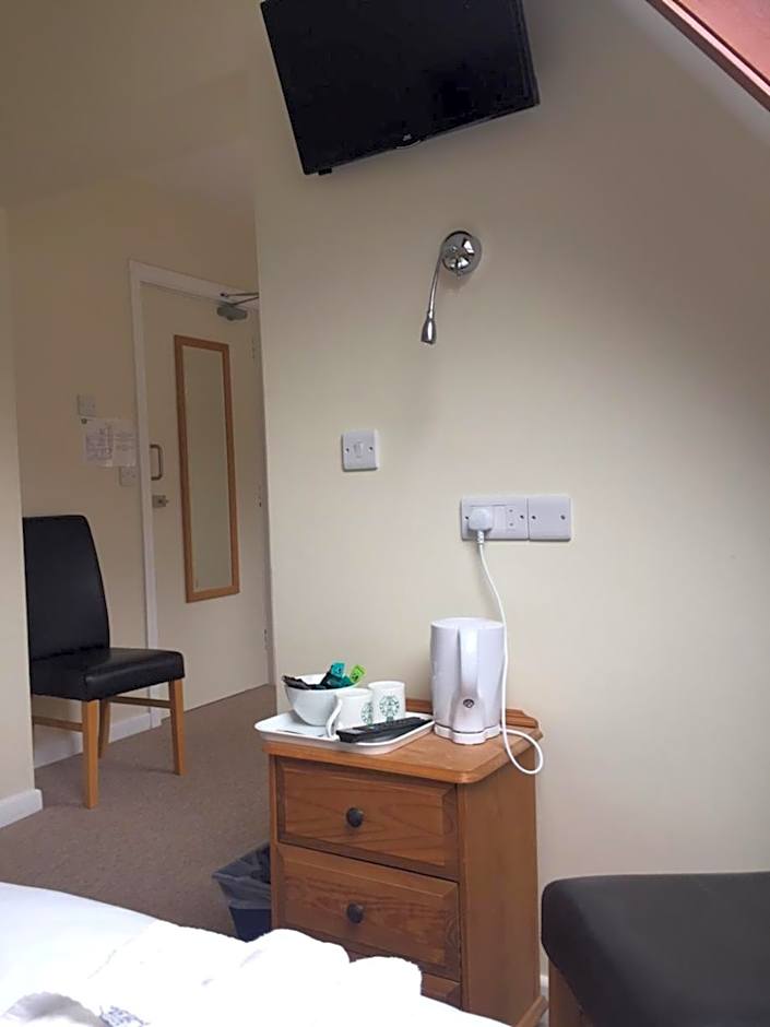 Neuadd Henllan Lodge