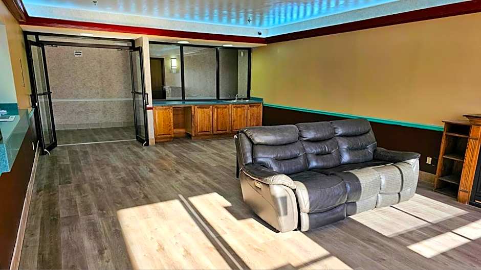 Budget Inn, Hwy 41