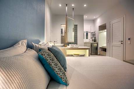 Deluxe Double Room with Terrace and Partial Sea View