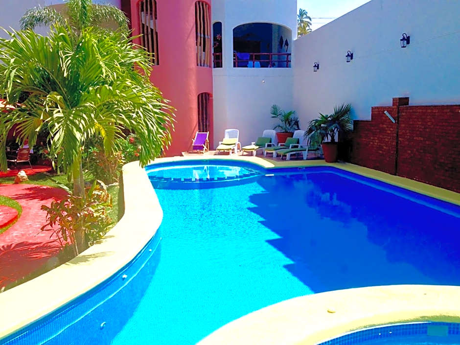 Hotel y Suites Los Encantos