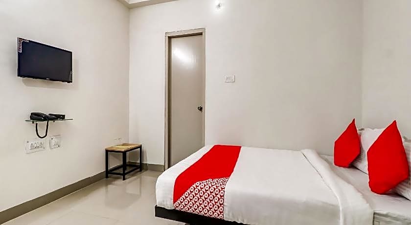 OYO 79480 Flagship HHH Skyline