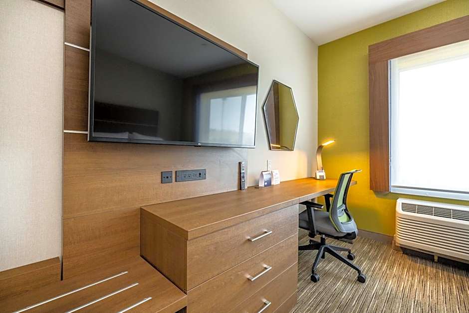 Holiday Inn Express & Suites - San Jose Silicon Valley By IHG