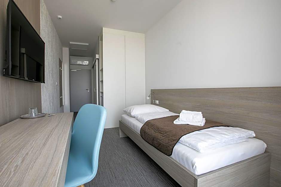 Photo 1 of 7 of Single Room