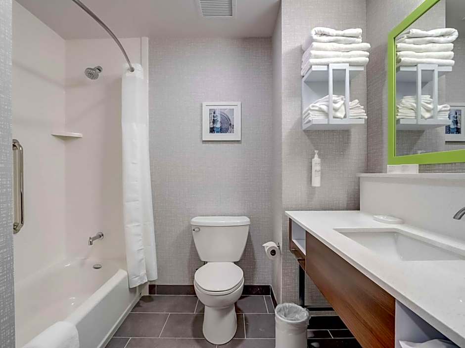 Hampton Inn & Suites Cincinnati Midtown Rookwood