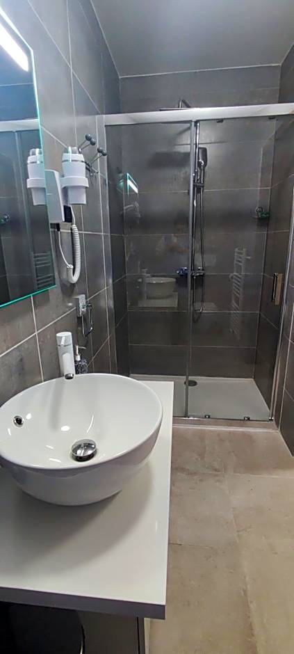 SQUARE HOTEL