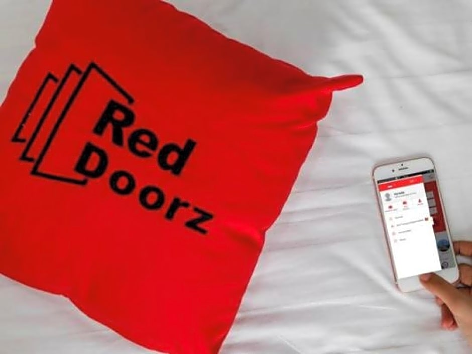 RedDoorz near RS Husada