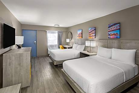 2 Double Beds Smoking