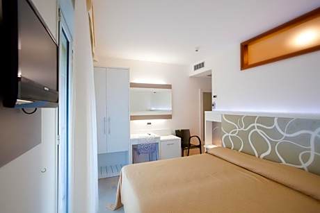 Double or Twin Room with Sea View