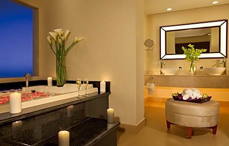 Preferred Club Presidential Suite (1 King Bed)