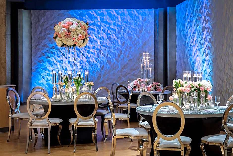 Aloft Dallas Downtown