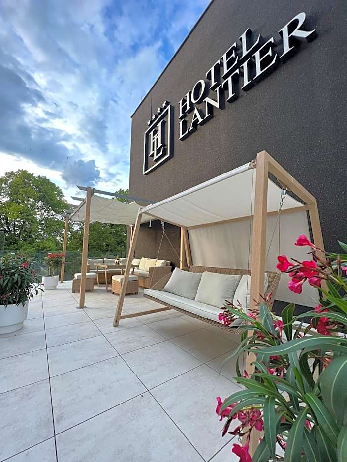 Hotel Lantier & Swimming Pool Zone
