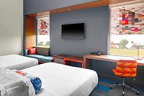 Queen Room with Two Queen Beds - Hearing Accessible