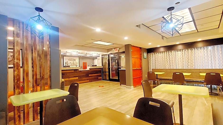 Super 8 by Wyndham Pigeon Forge Dollywood Lane