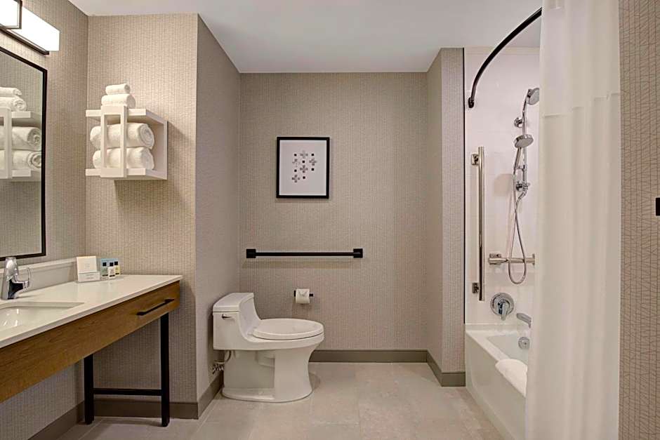 Hampton Inn By Hilton Montreal Downtown, Qc