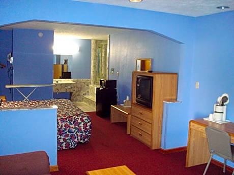 2 Double Beds, Ns, Larger Room, Many Amenities.