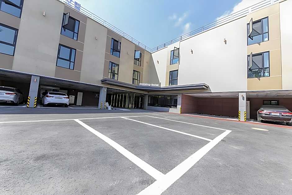 Docking Hotel