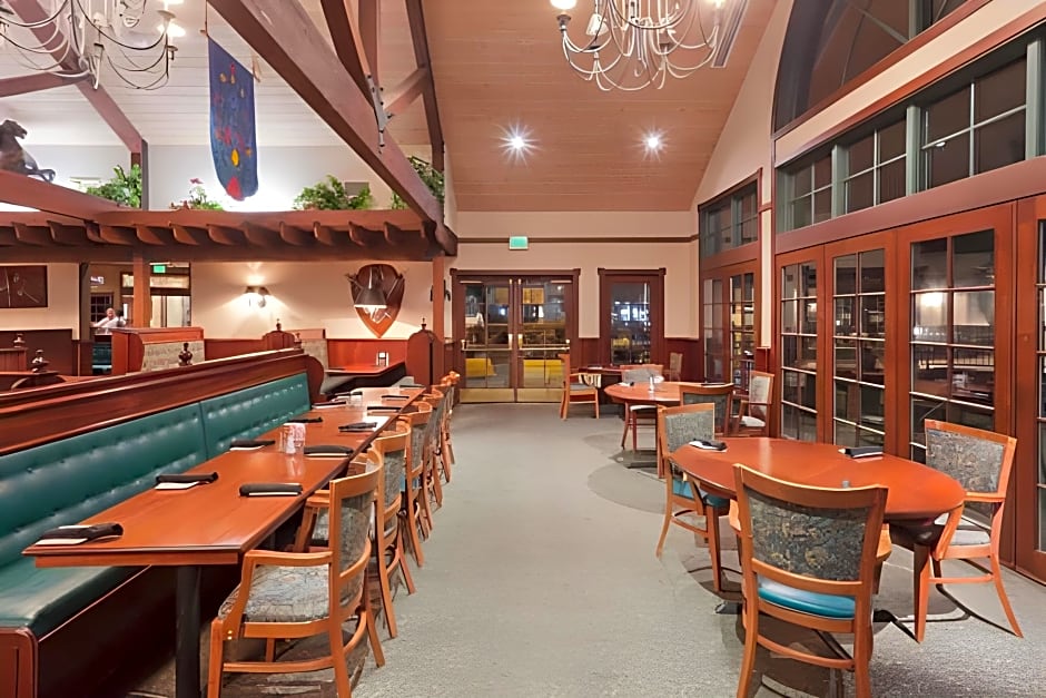 Holiday Inn Selma - Swancourt By IHG