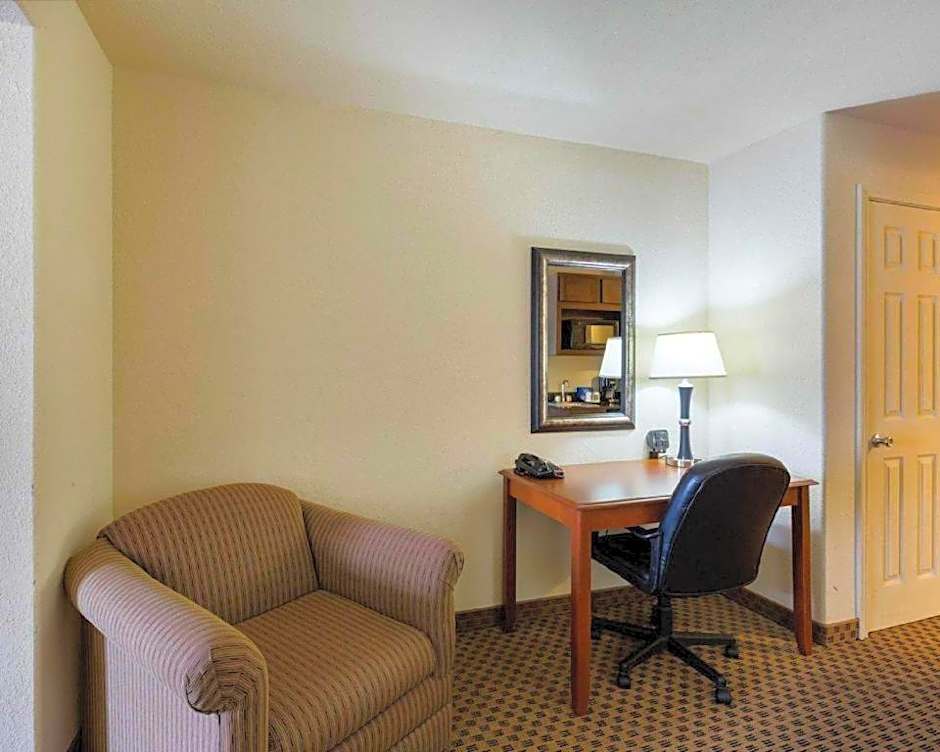 Quality Suites Huntsville Near University