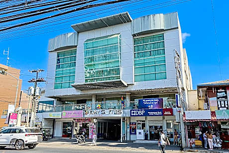 Holiday Suites Business District - Formerly Empire Suites Hotel