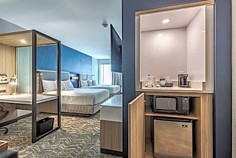 Queen Suite with Sofa Bed - Hearing Accessible
