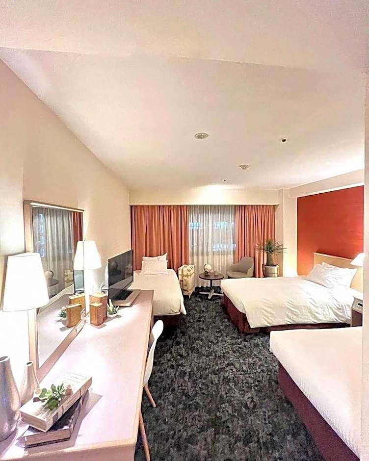 Minamisenri Crystal Hotel