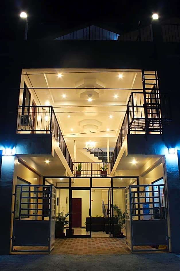 Luna Oslob Travellers Inn