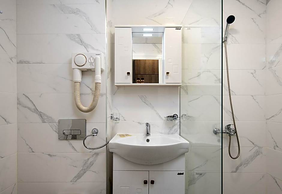 Grand Dodo's Triada Seaview Studios