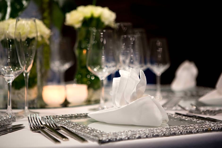 Renaissance by Marriott Izmir Hotel