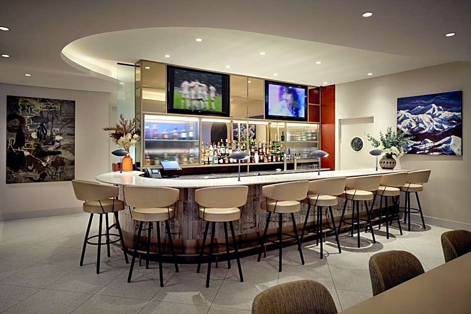 Holiday Inn & Suites Montreal Airport by IHG