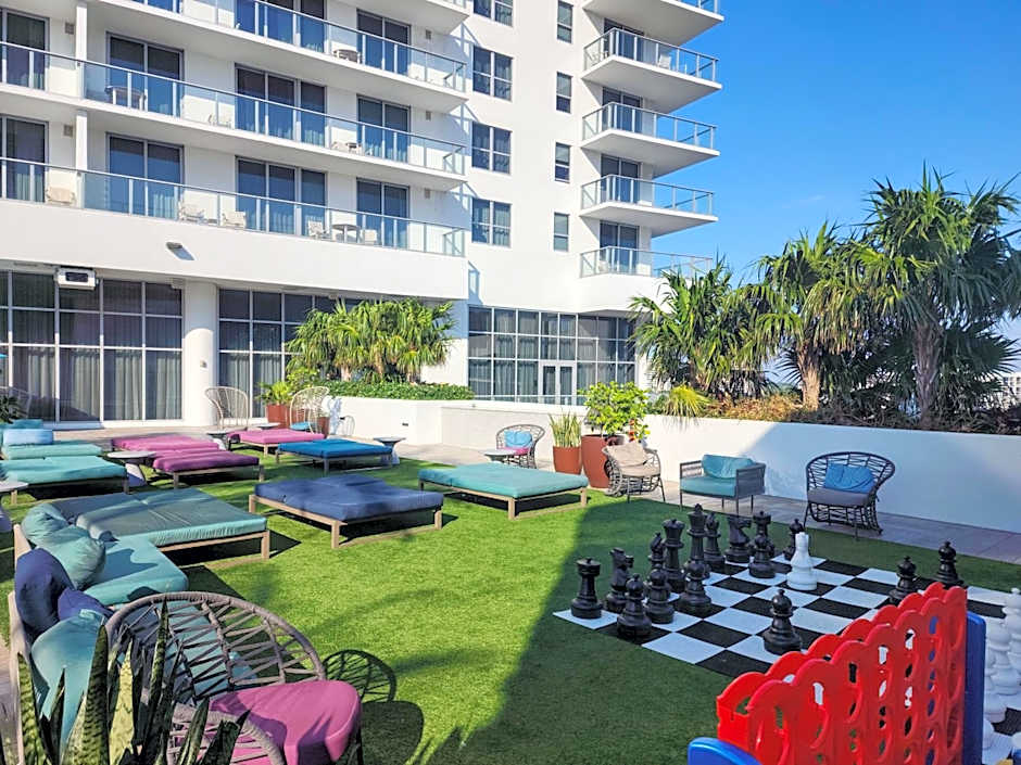 Modern Waterfront Retreat with Scenic Views