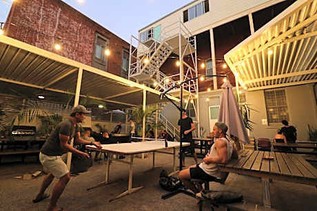 Britannia on William Backpackers