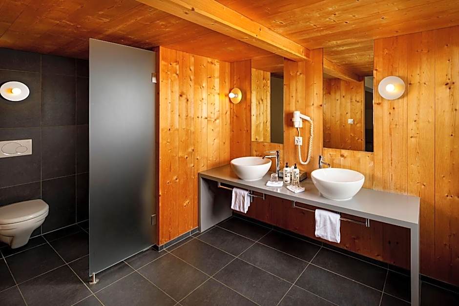Hirschen Guesthouse - Village Hotel