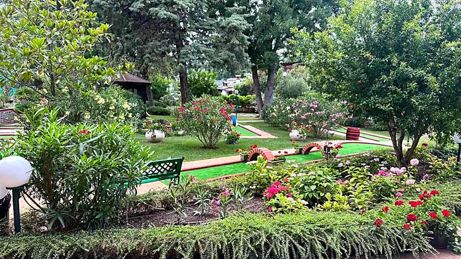 Oleander House and Tennis Club