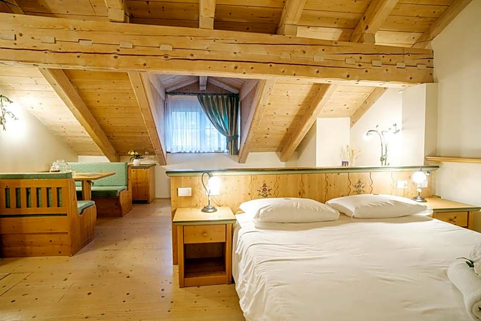 Photo 1 of 7 of Quadruple Room