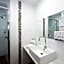 New England Motor Lodge