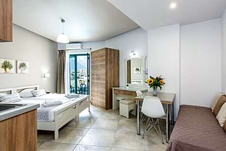 Superior Studio with Pool View