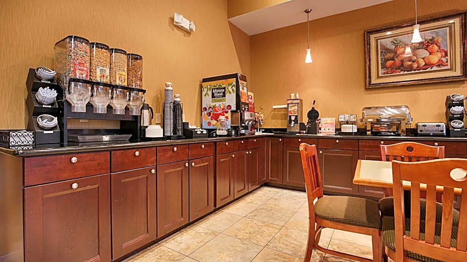 Best Western Plus New Caney Inn & Suites