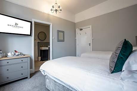 Twin Room with Private Bathroom